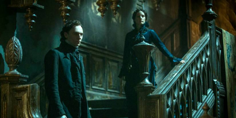 Hiddleston and Chastain in Crimson Peak