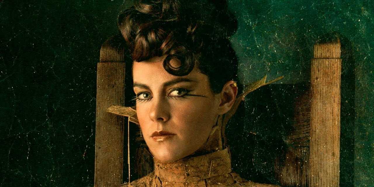 Johanna Mason dressed in fancy clothes in Hunger Games