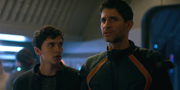 Lost In Space Season 2 Cast Character Guide Screen Rant