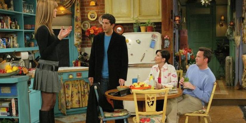 Rachel's 10 Best Outfits On Friends, Ranked