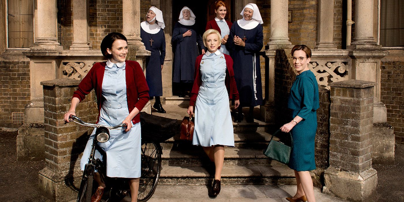 Актеры сериала "Call the Midwife" позируют для фотографии.