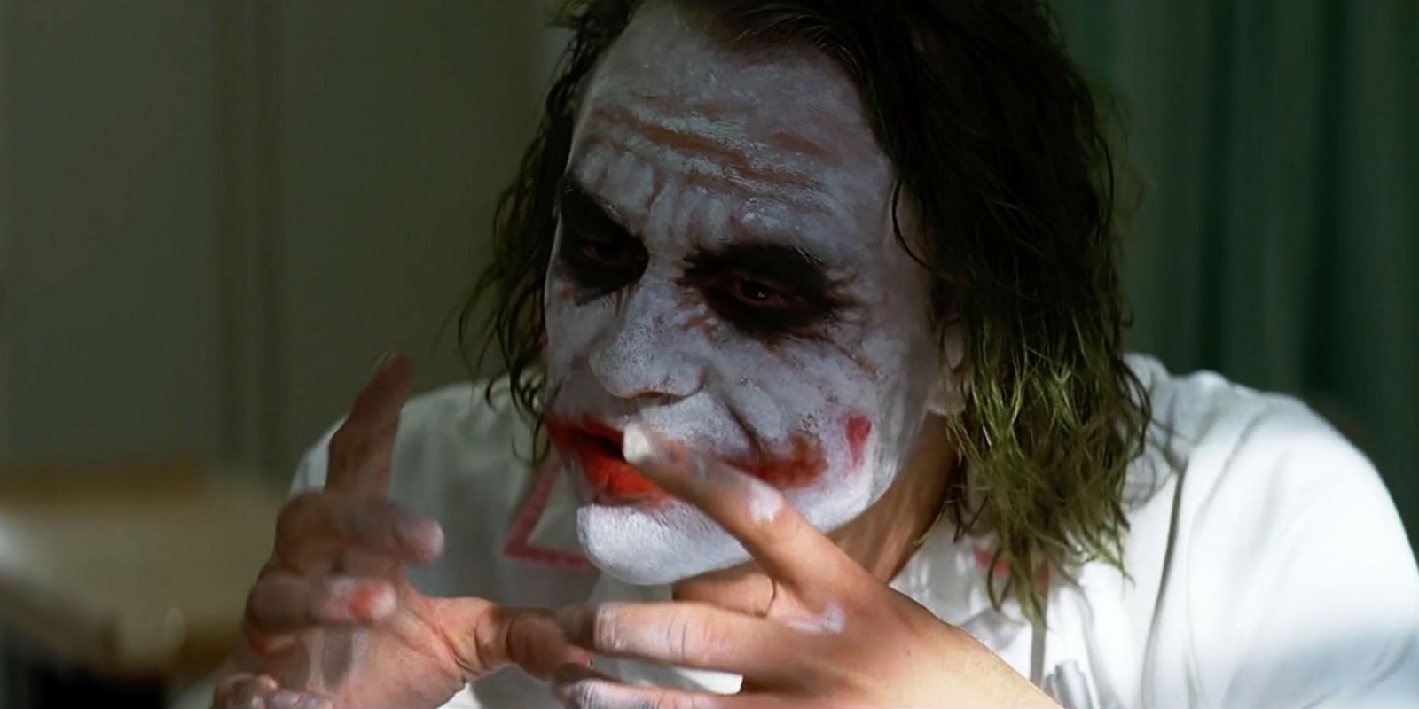 7 Reasons Why Joaquin Phoenix Is The Best Joker (& 7 Why It Will Always Be Heath Ledger)