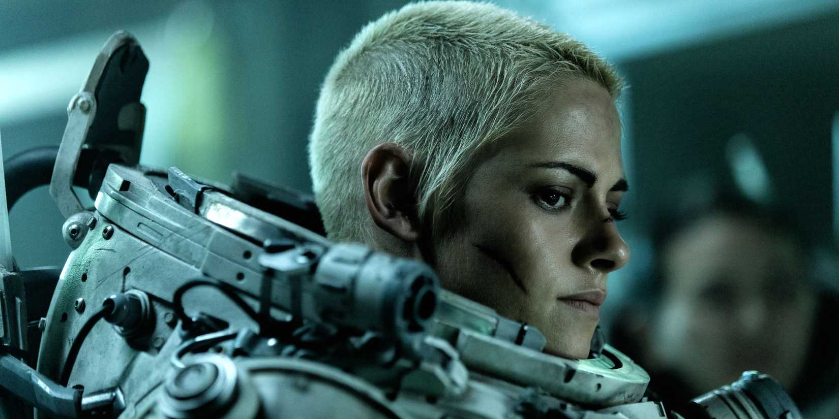 Kristen Stewart in Underwater in diving gear looking worried