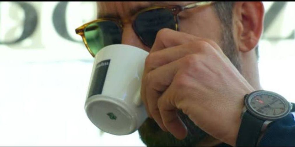 DOES DIE IN AMBULANCE