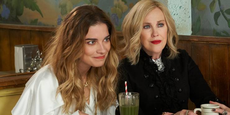 Schitt S Creek 10 Reasons Moira Jocelyn Aren T Real Friends