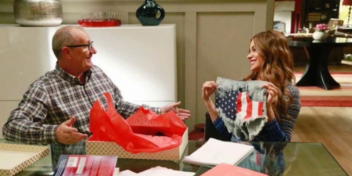 Modern Family 10 Things That Make No Sense About Gloria & Jays Relationship