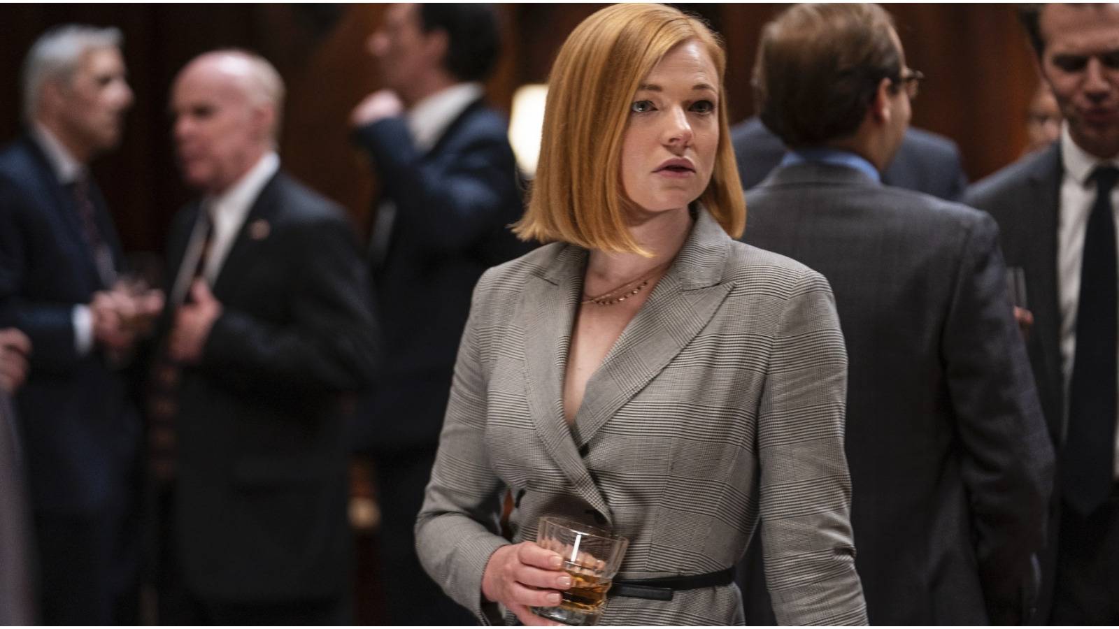 Succession: 10 Details About Shiv's Costume You Didn't Notice Succession: 10 Details About Shiv's Costume You Didn't Notice