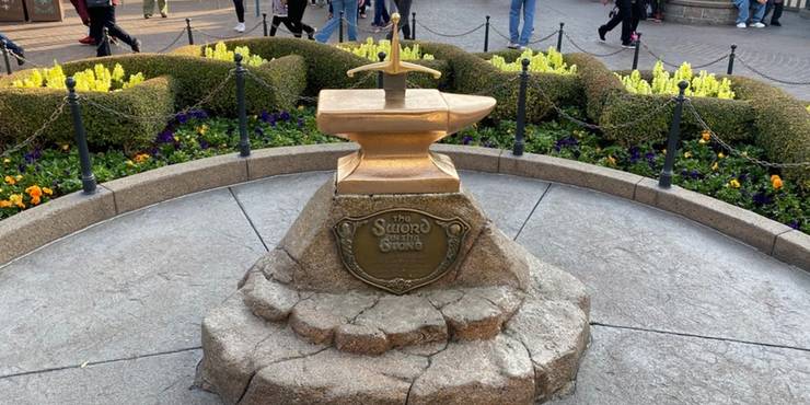 Téléchargement gratuit Images Disneyland Guest Actually Pulled The Sword Out Of The Stone actualisé salutations