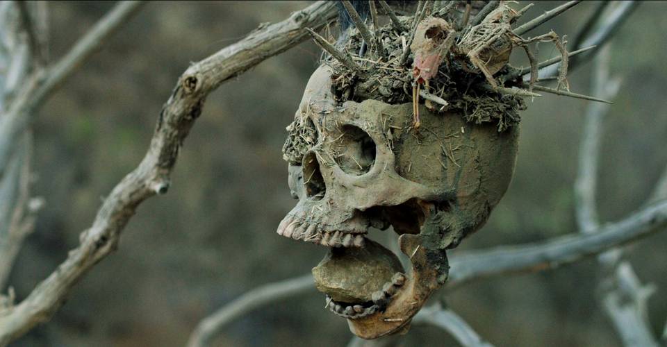 Why Bone Tomahawk S Death Scene Is So Gruesome Screen Rant