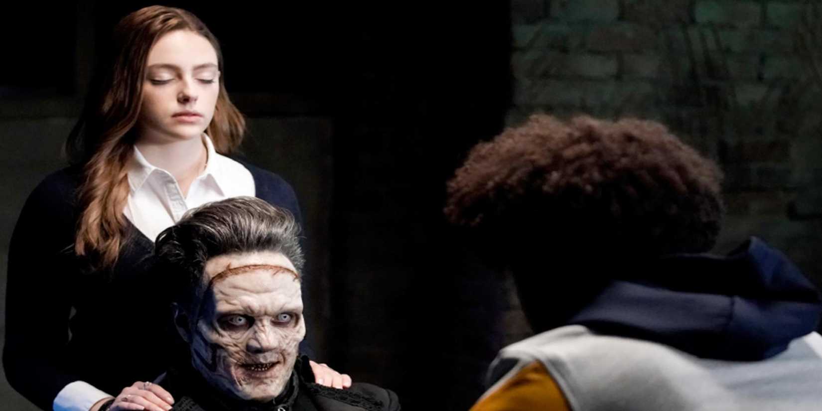 Hope puts her shoulders on The Necromancer in Legacies
