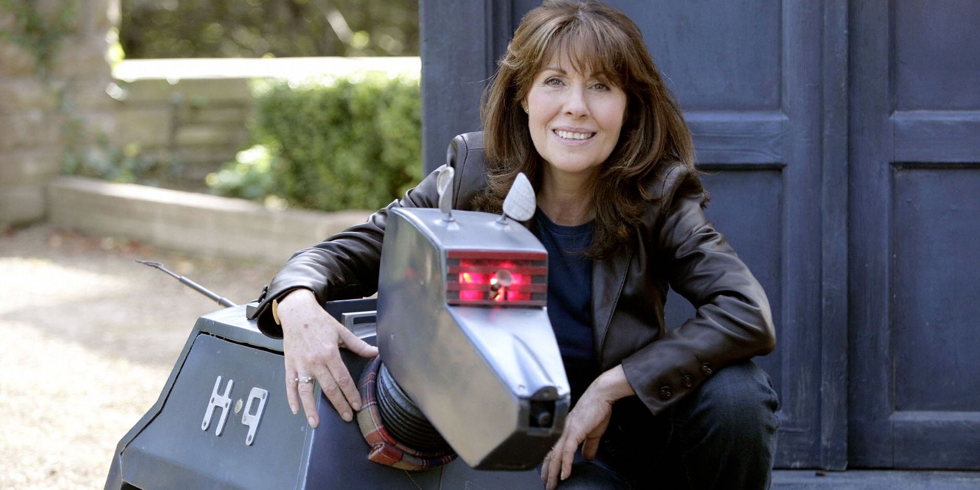 Elisabeth Sladen as Sarah Jane Smith with K-9 in Doctor WhoElisabeth Sladen as Sarah Jane Smith with K-9 in Doctor Who