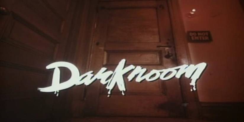 A imagem de título da série Darkroom (1981)