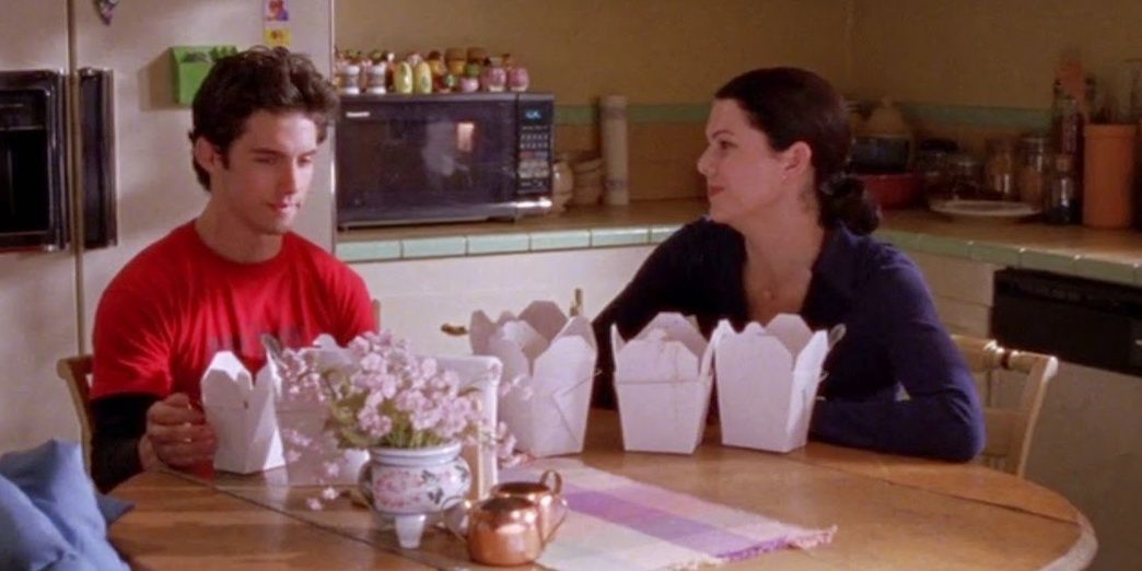 Gilmore Girls 10 Details In Stars Hollow You Never Noticed