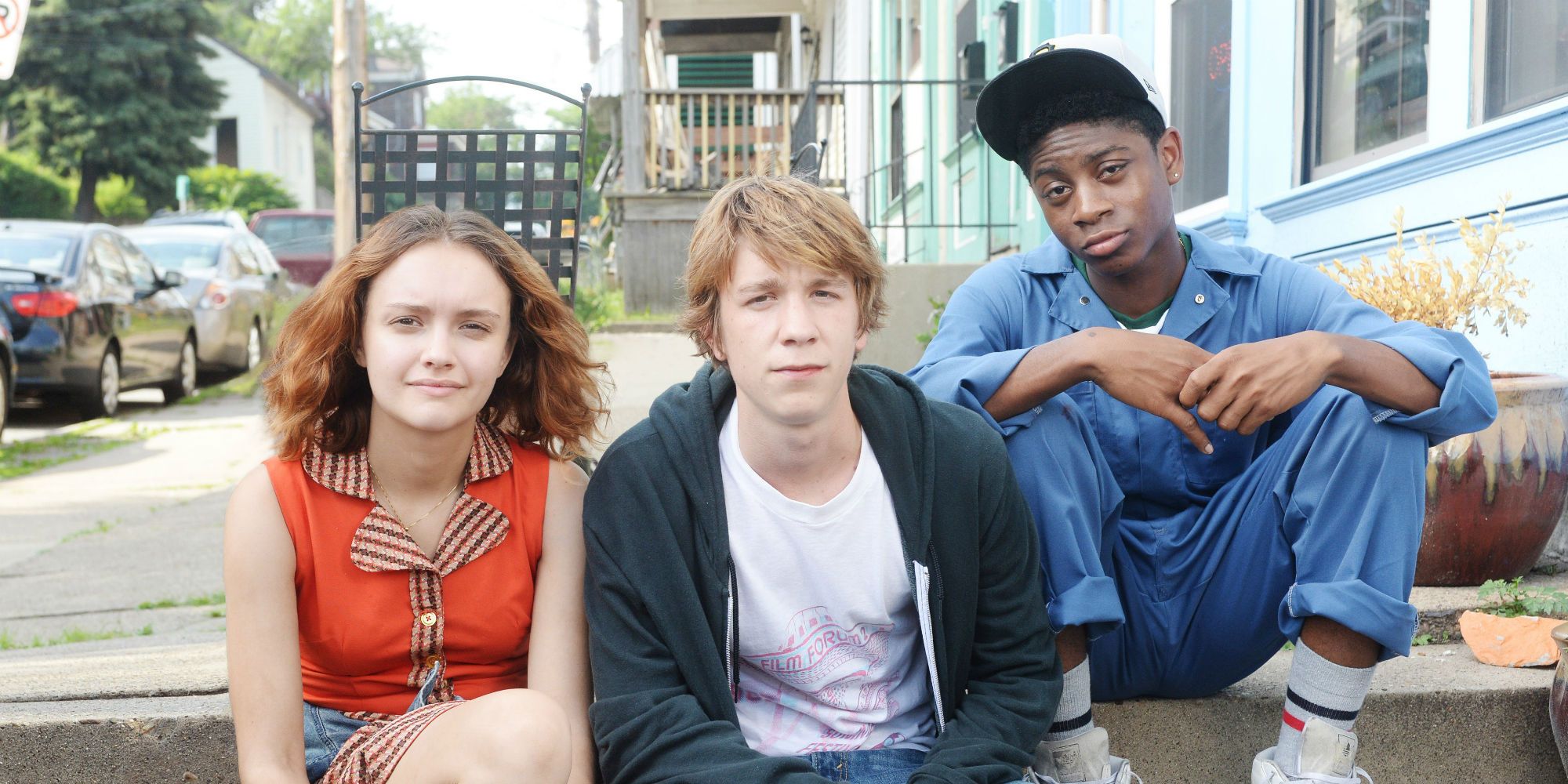 Olivia Cooke, Thomas Mann, and RJ Cyler sitting together in Me And Earl And The Dying Girl Olivia Cooke Thomas Mann RJ Cyler