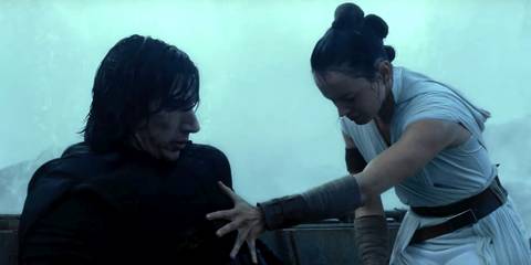 Star Wars Rise of Skywalker Rey heals Ben Solo