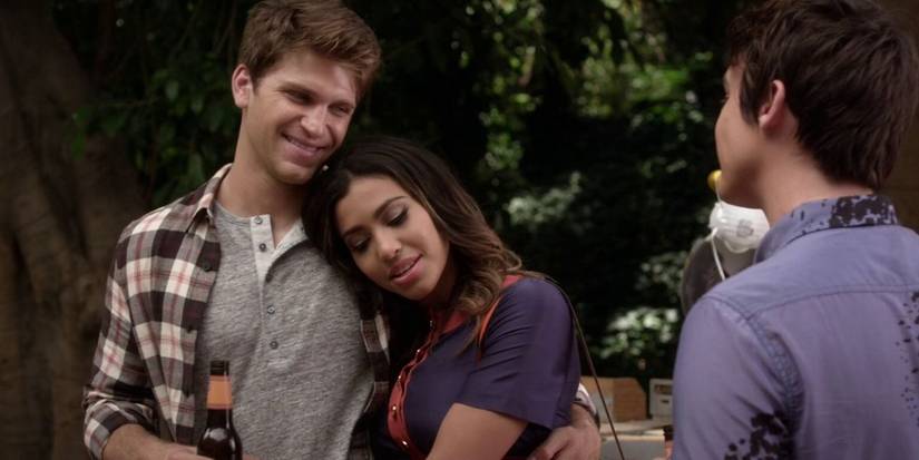 Toby and Yvonne talking to Caleb on Pretty Little Liars