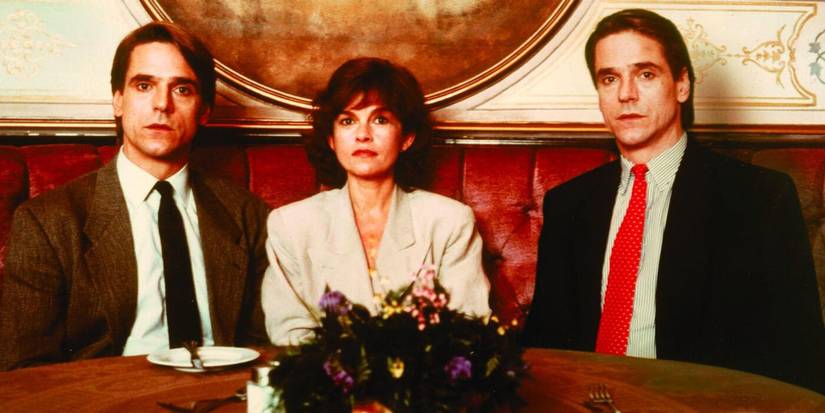 Jeremy Irons com Genevieve Bujold em Dead Ringers.