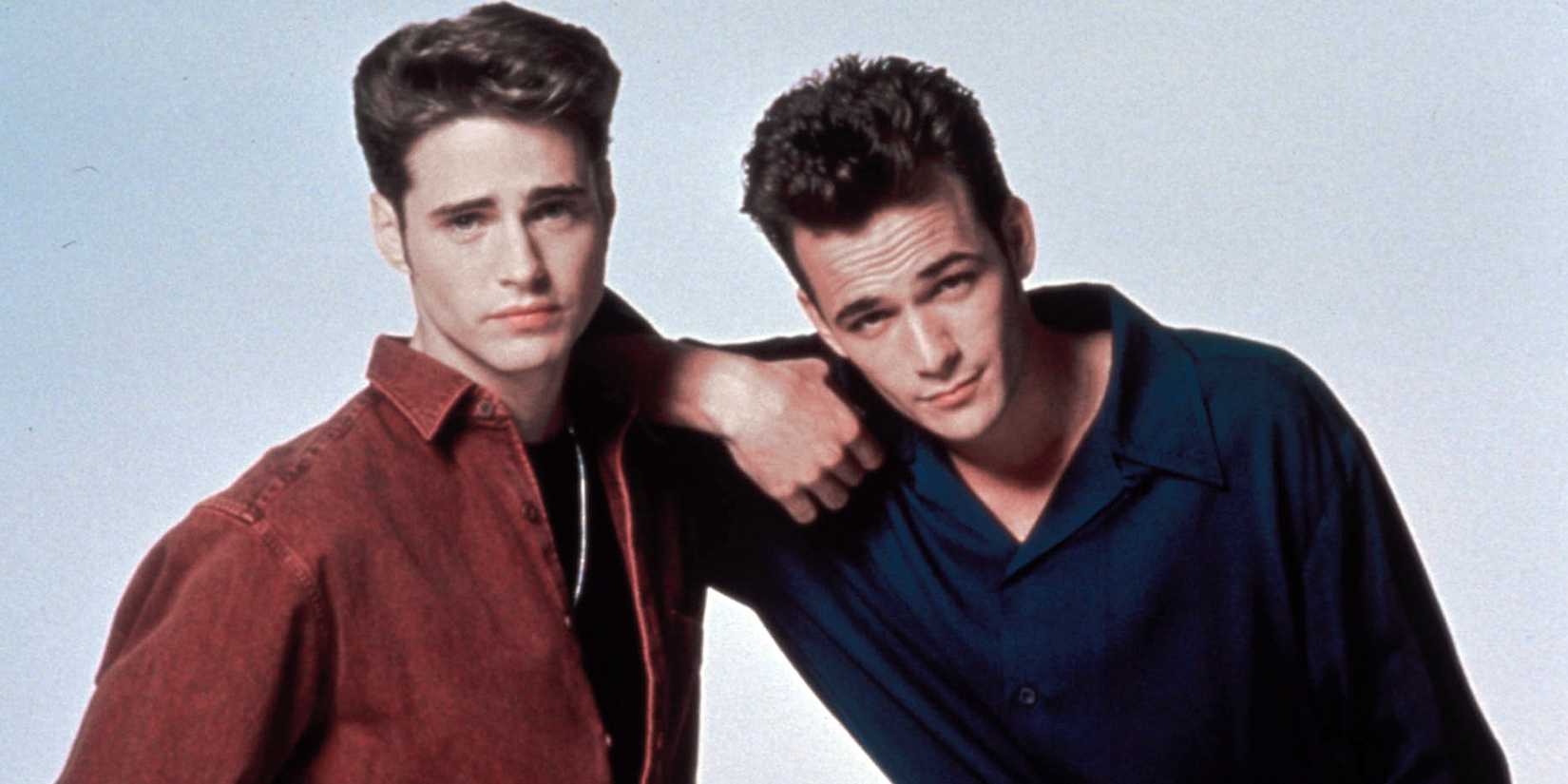 Jason Priestley as Brandon and Luke Perry as Dylan posing for a Beverly Hills 90210 promo image