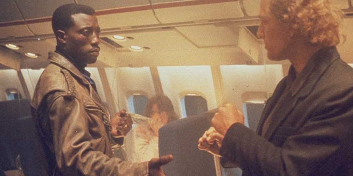 Wesley Snipes facing the villain in Passenger 57