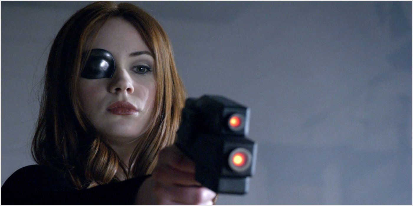 Amy Pond with a gun Doctor Who