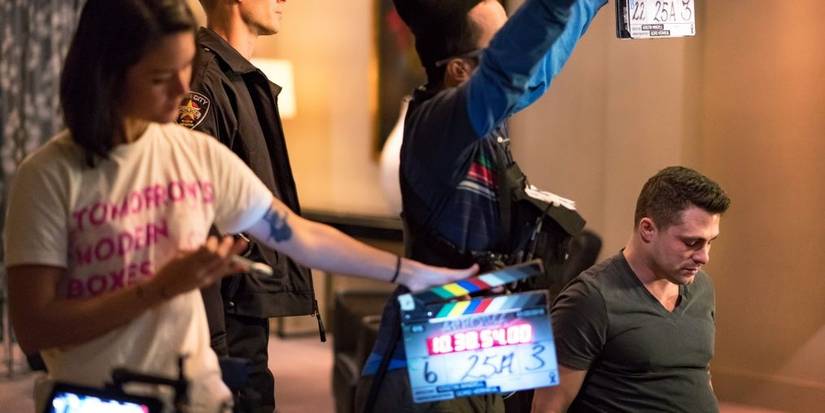 10 Best Behind The Scenes Photos From Arrow