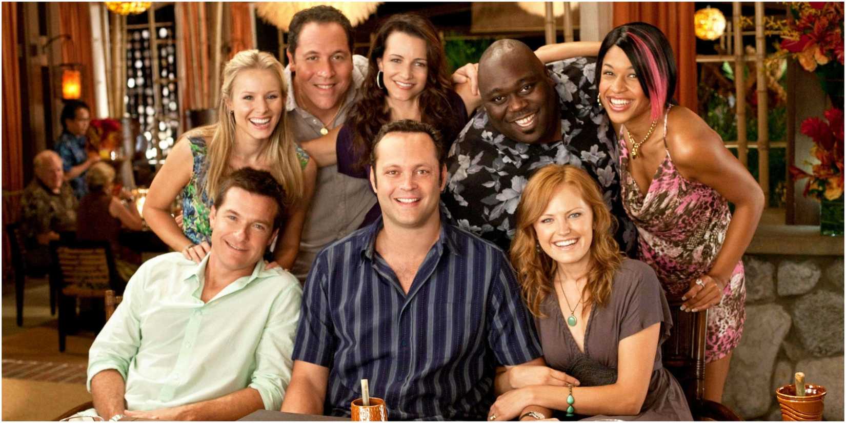 The couples smile together for a pH๏τo in Couples Retreat.