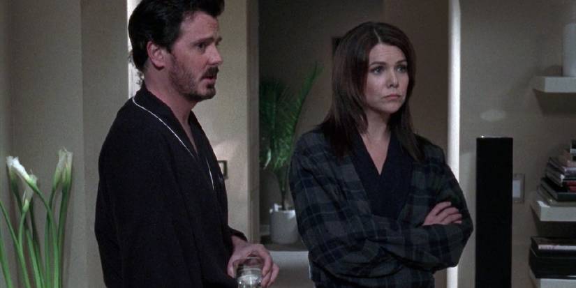 Jason and Lorelai standing on the street on Gilmore Girls