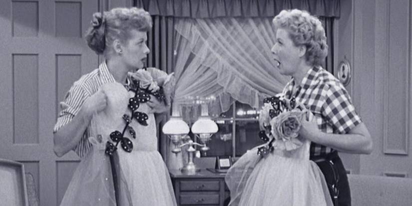 Lucille Ball as Lucy and Vivian Vance as Ethel singing the Friendship Song in I Love Lucy