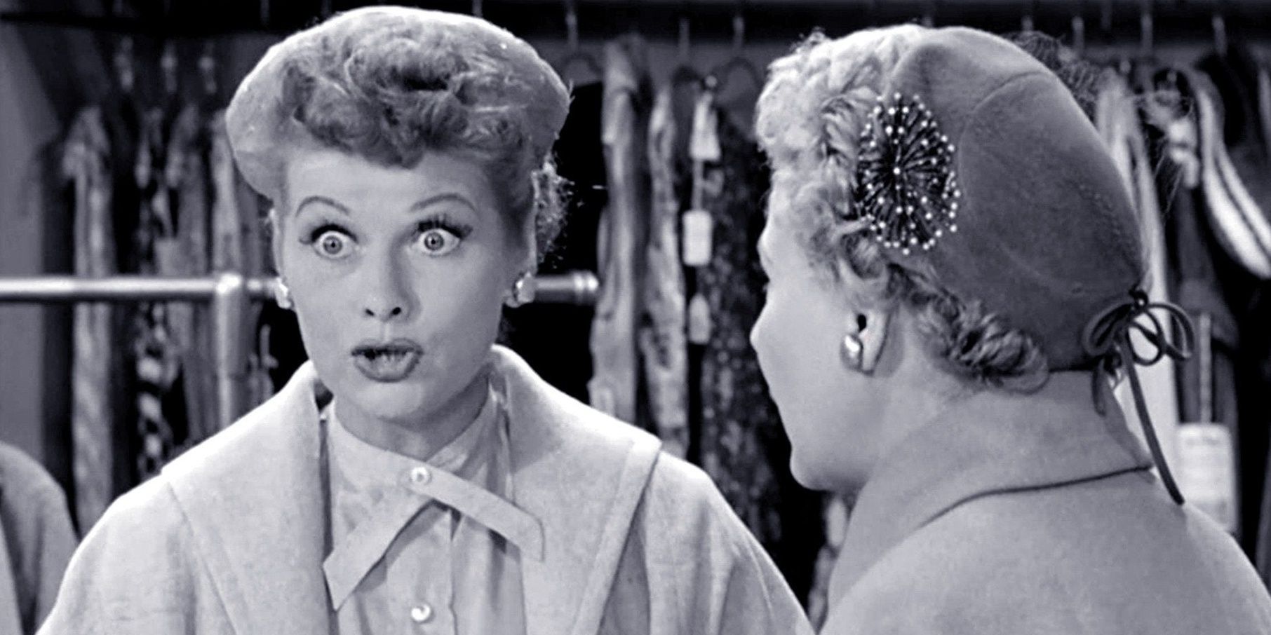 Lucy e Ethel em uma cena de I Love Lucy.