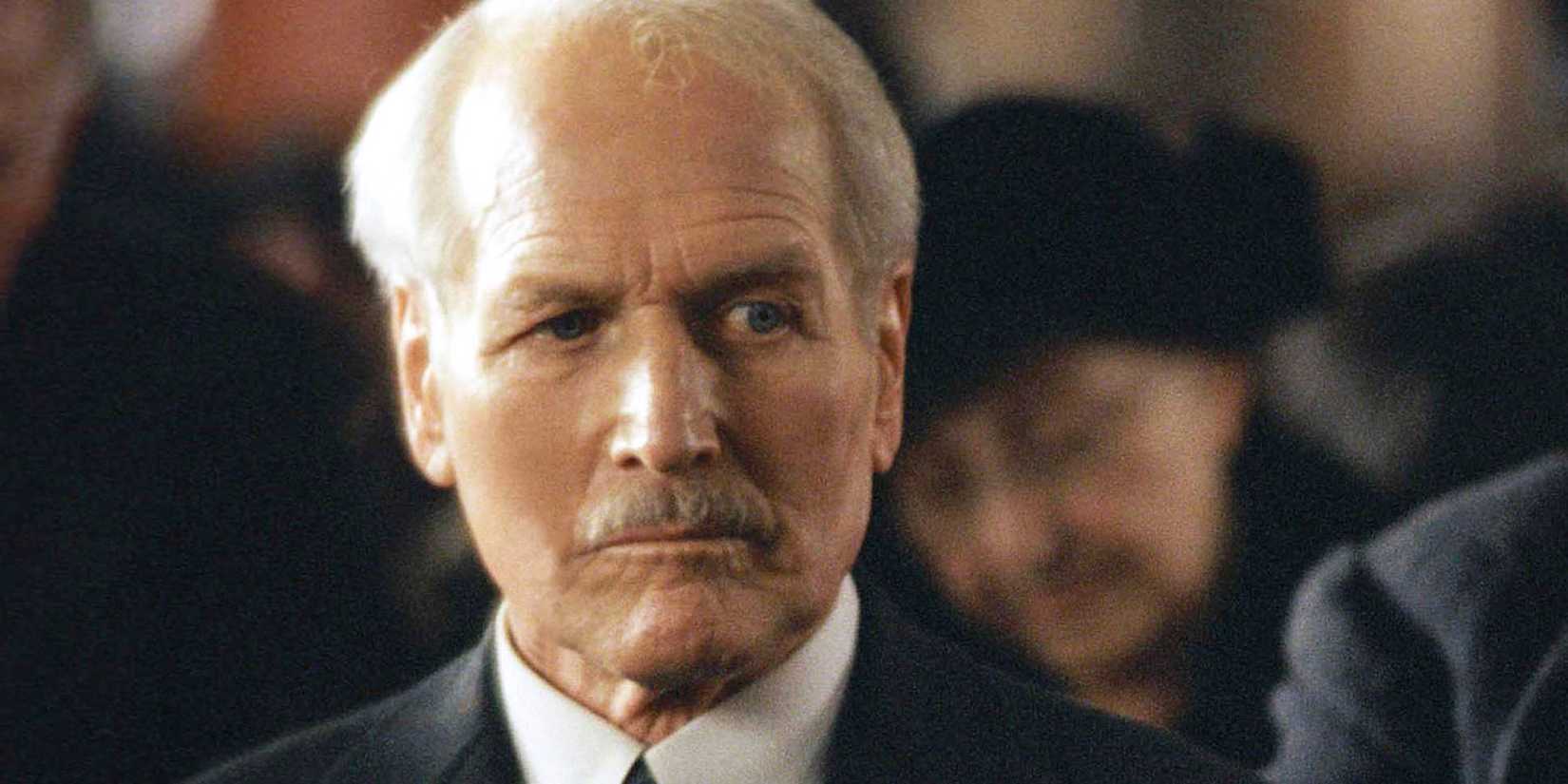 John Rooney (Paul Newman) looking sideways while sitting in a church in Road to Perdition