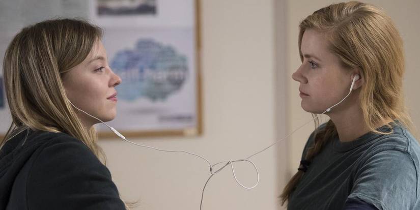 Sydney Sweeney e Amy Adams em Sharp Objects