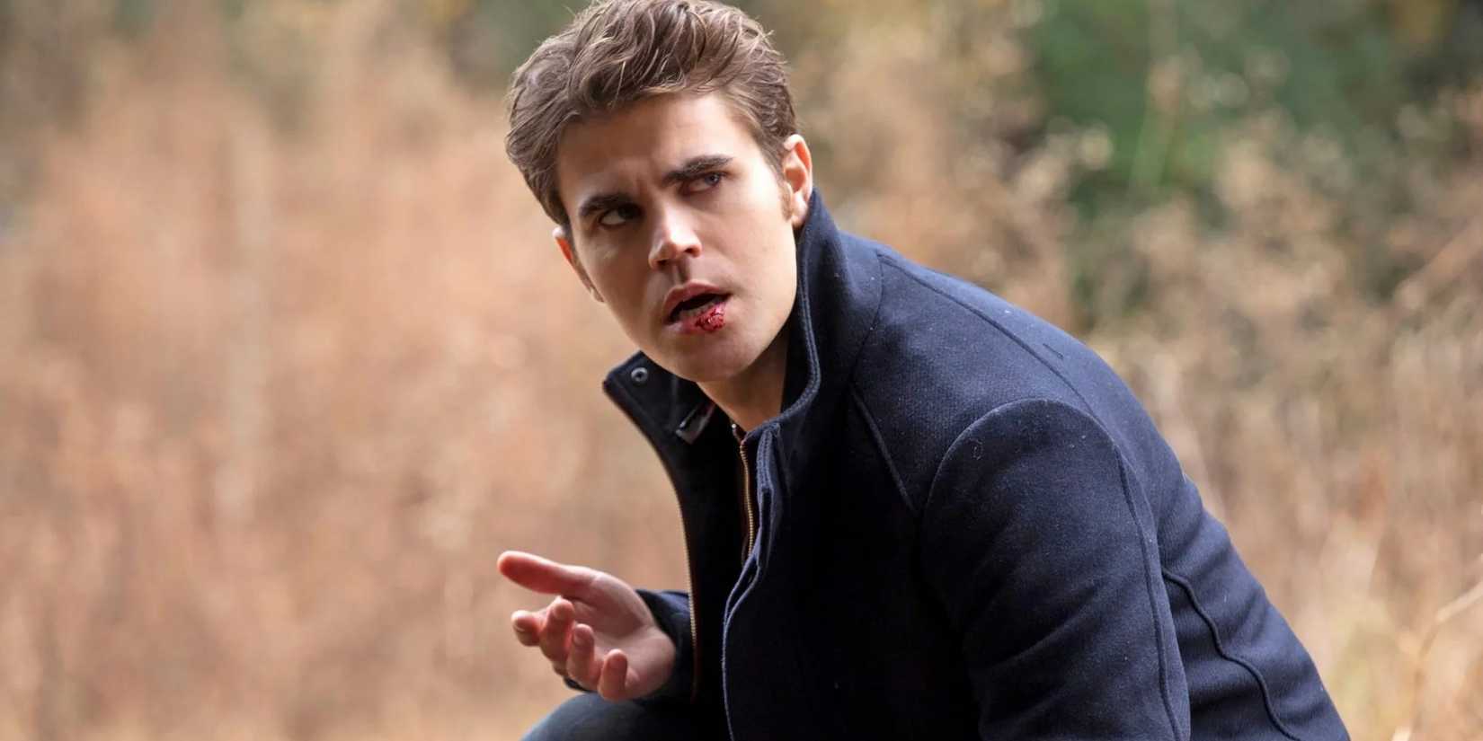 Cyrus has blood on his face in 'The Vampire Diaries'