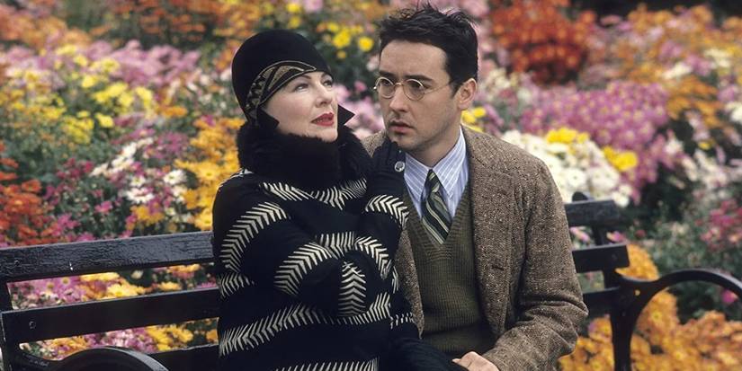 John Cusack dan Diane Wiest di bangku taman di Bullets Over Broadway