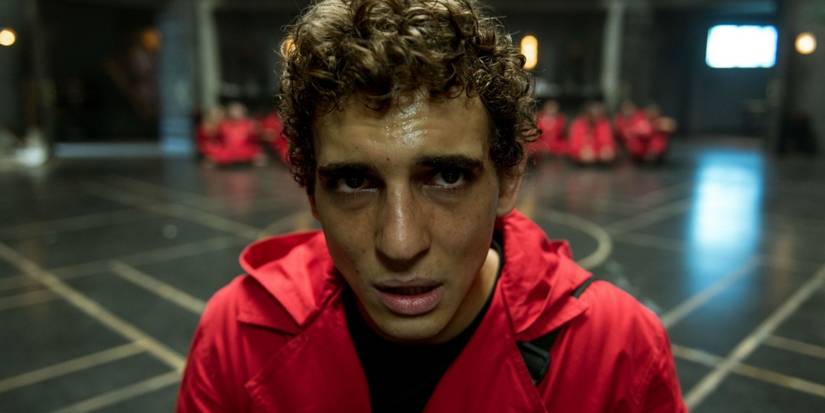 Rio looking distressed in his red jumpsuit in Money Heist.