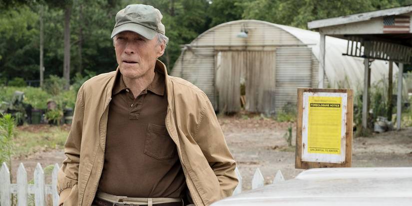 Conheça a história real que inspirou o filme A Mula, de Clint Eastwood, que está bombando na Netflix Já disponível na Netflix, o filme A Mula (2018), dirigido e estrelado por Clint Eastwood, chamou a atenção do público por retratar um idoso aparentemente comum que acaba se transformando em um dos mais improváveis traficantes da história dos Estados Unidos. Clint Eastwood as Earl Stone looking pensive in The Mule.