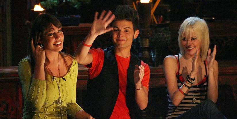 Тодд Герц приветствует кого-то на Survivor