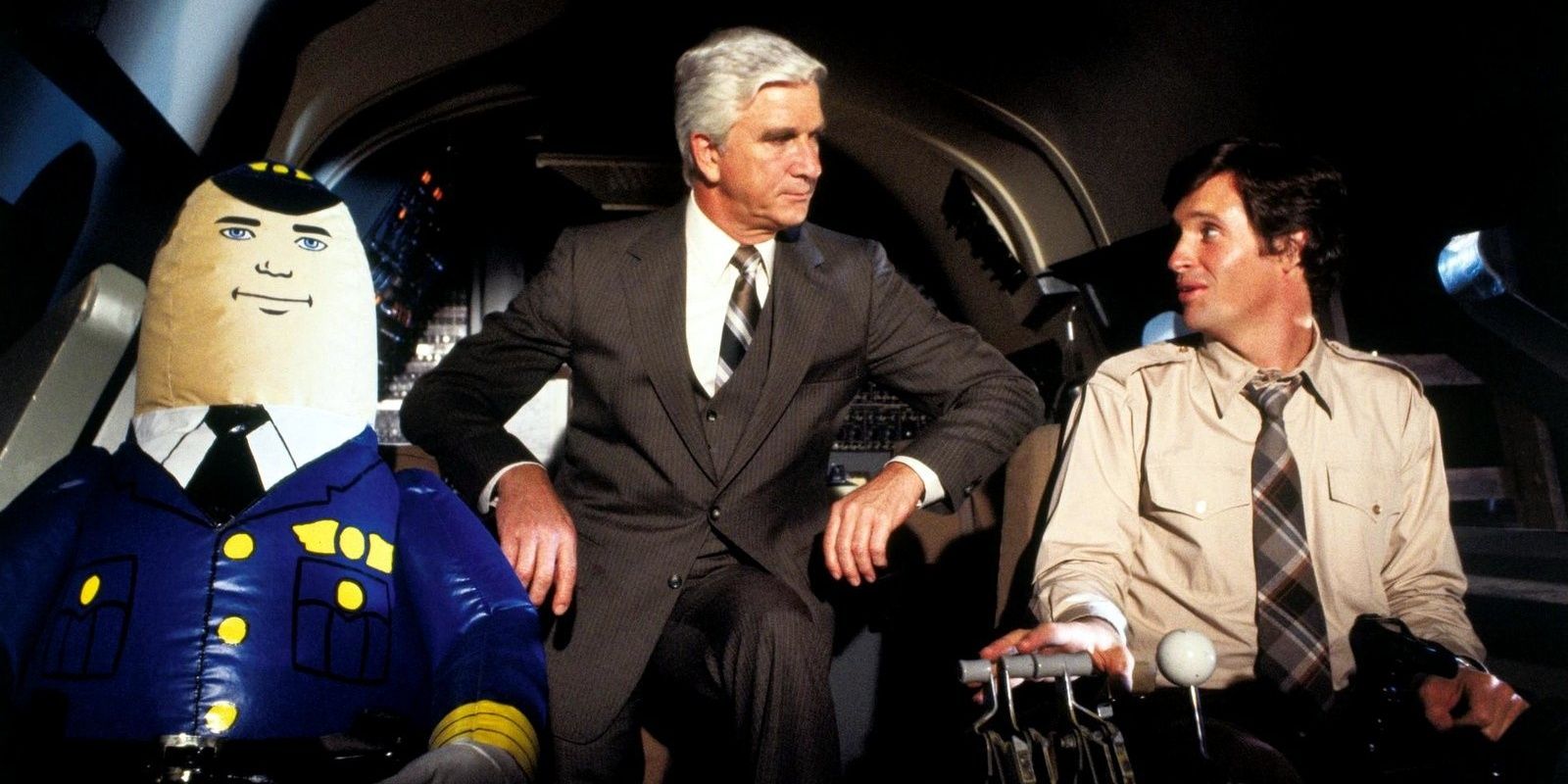 Airplane! 5 Ways Its The Zuckers Best Movie (& 5 The Naked Gun Is A Close Second)