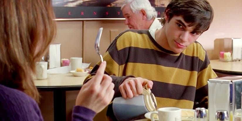 Walt J.r eats breakfast with Marie in a diner in Breaking Bad