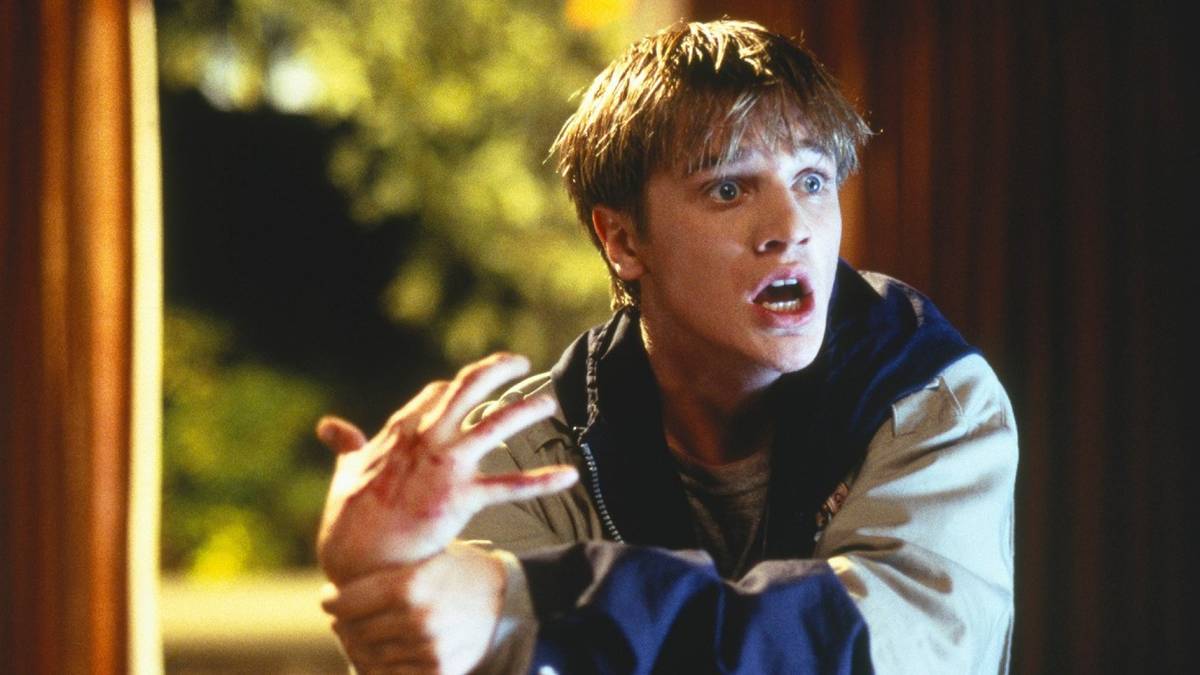 Devon Sawa Brings Back One Of His 90s Characters In New Video