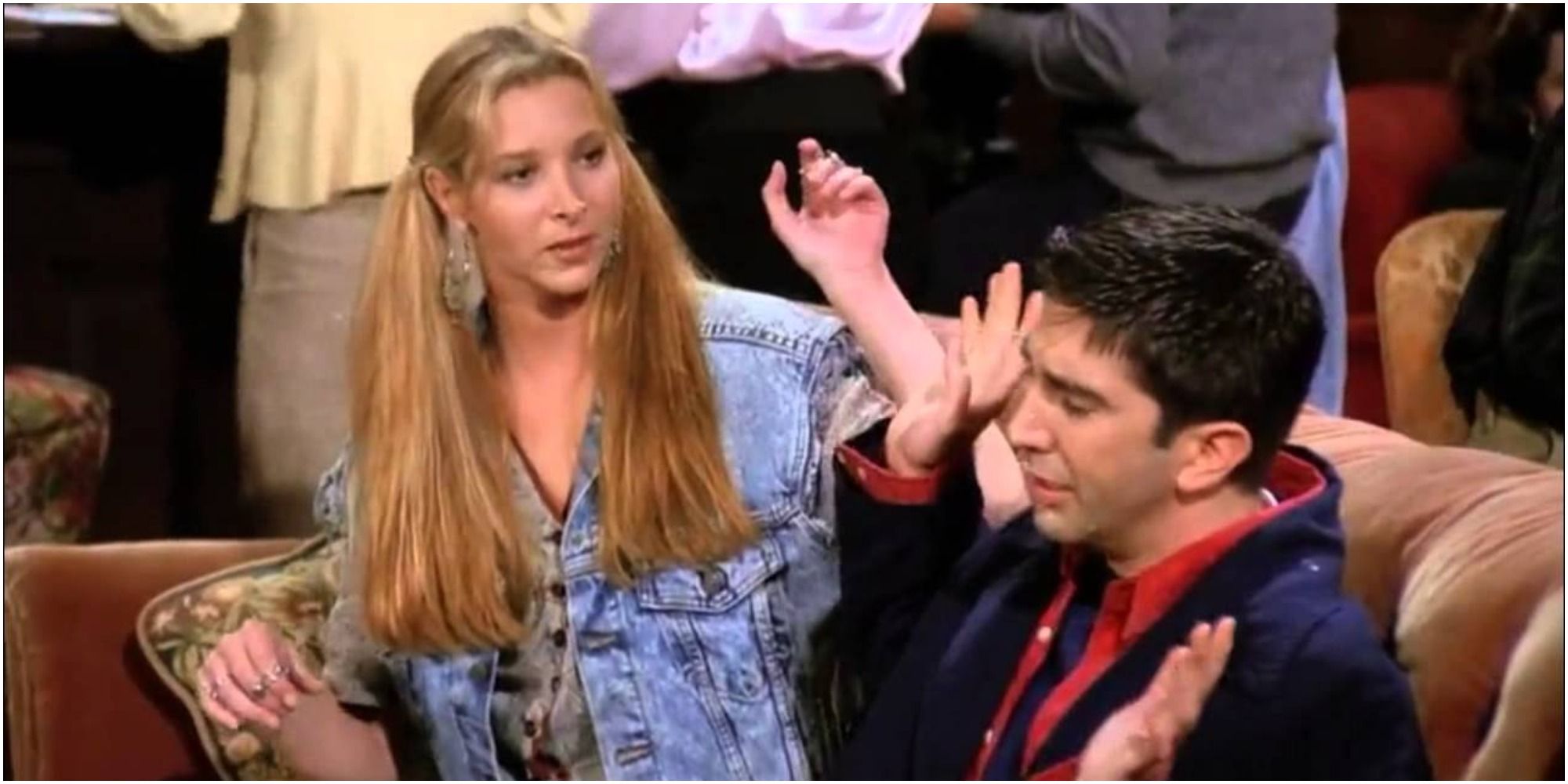 Friends 10 Hidden Details Fans Never Noticed About The First Episode