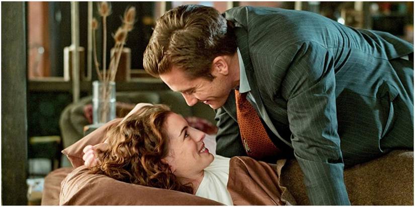 Jake Gyllenhaal on top of Anne Hathaway in Love & Other Drugs