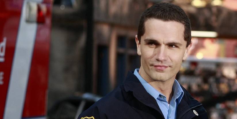 Davis Bloome sorrindo em Smallville