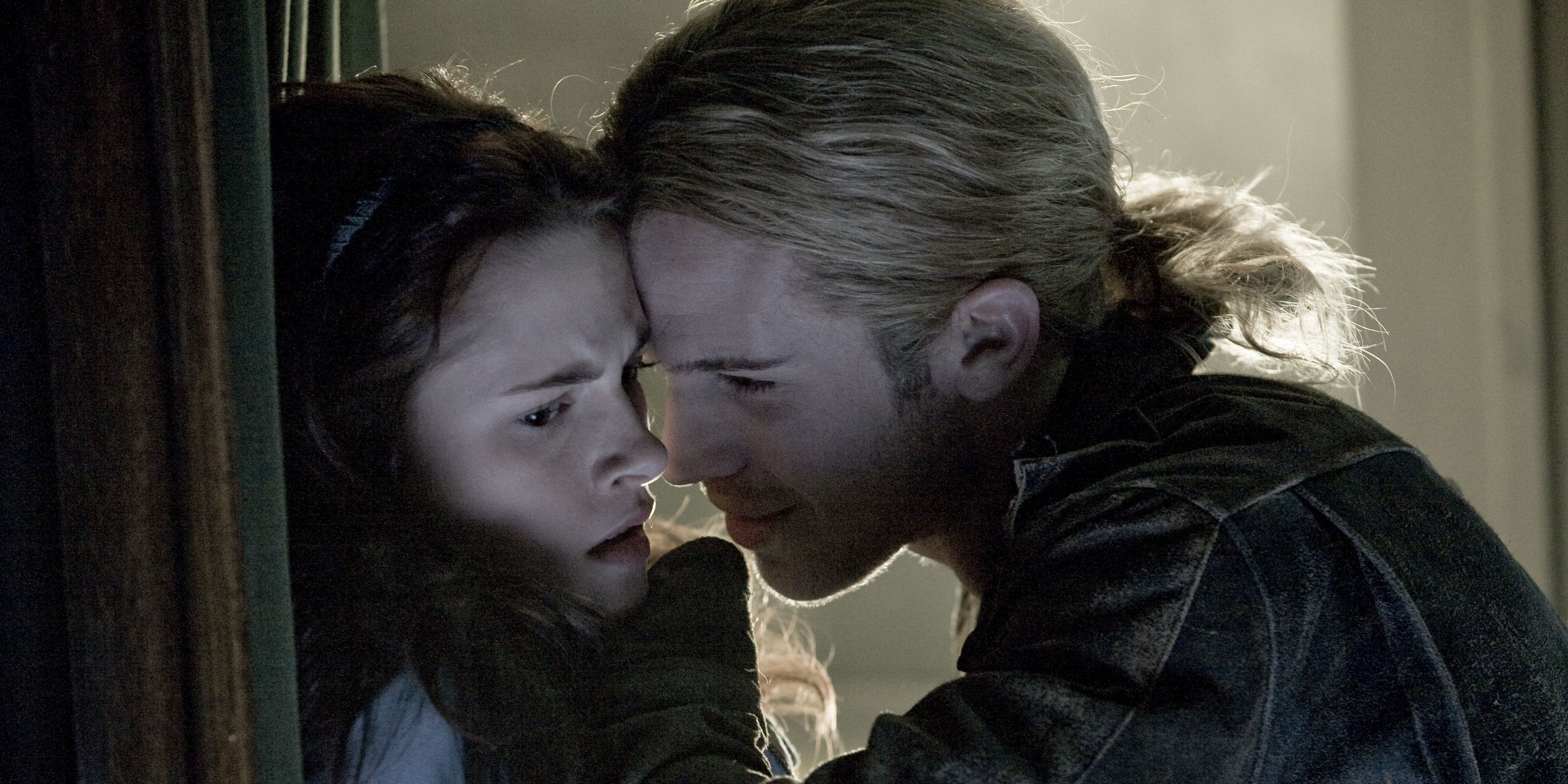 Twilight 5 Things That Make No Sense About Bella & Edward (& 5 About Bella & Jacob)