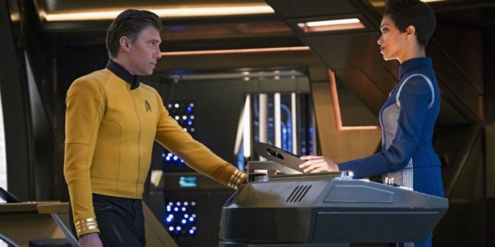 Star Trek Why Captain Pike Is The Best Enterprise Captain (& 5 Reasons Its Kirk)