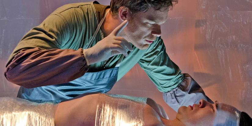 10 diferenças surpreendentes entre as séries de Dexter e os livros Quando a série Dexter estreou em 2006, muitos espectadores acreditaram estar diante de uma ideia totalmente inédita para a televisão. O que nem todos sabiam é que o programa foi inspirado no romance Darkly Dreaming Dexter, de Jeff Lindsay, publicado em 2004. 10 diferenças surpreendentes entre as séries de Dexter e os livros