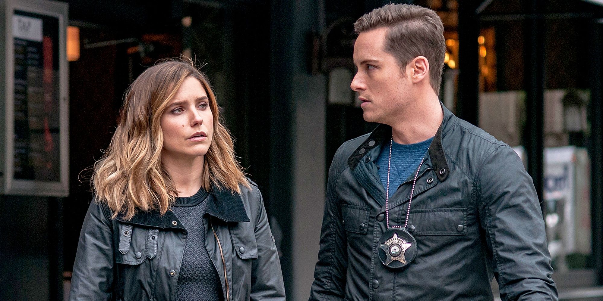 Jesse Lee Soffer And Sophia Bush in Chicago P.D