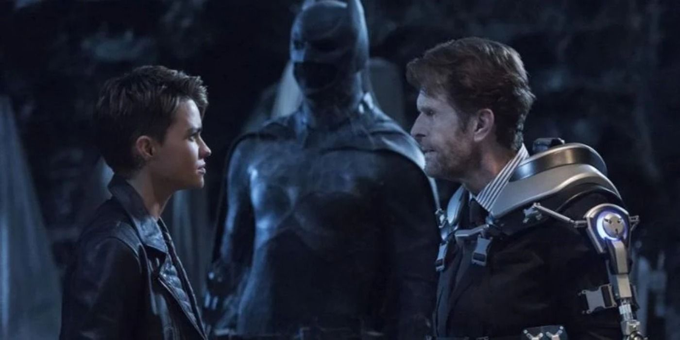 Kevin Conroys Batman talking to Batwoman