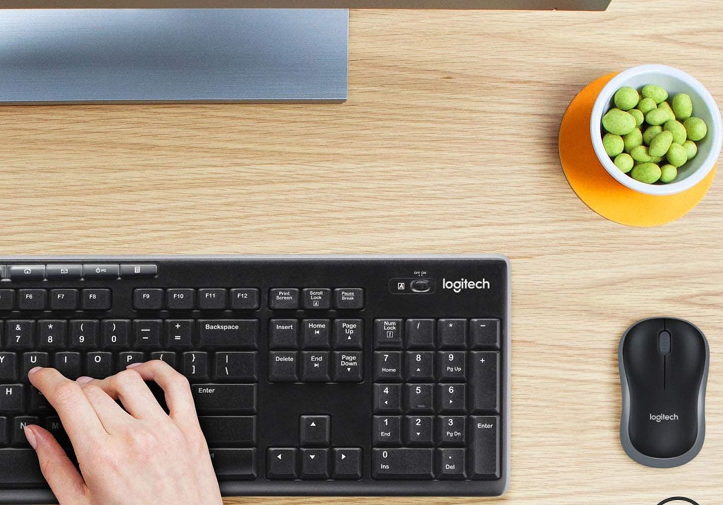 Logitech MK270 Wireless Keyboard and Mouse Combo b