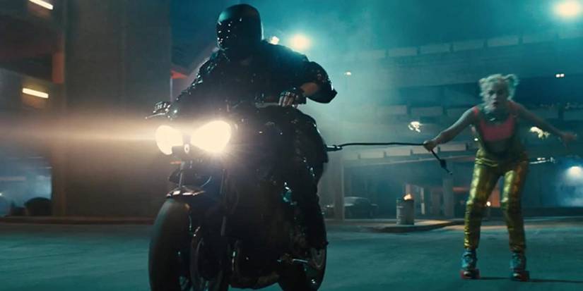birds of prey huntress motorcycle helmet DCEU: 10 Things That Make No Sense About Huntress