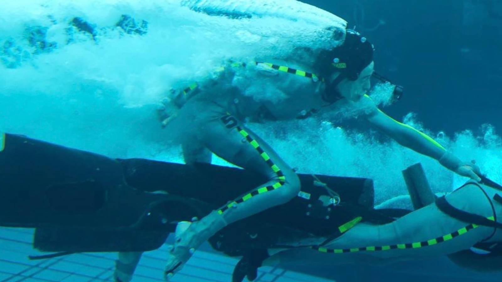 Avatar 2 Image Shows Making Of Underwater Action Scene